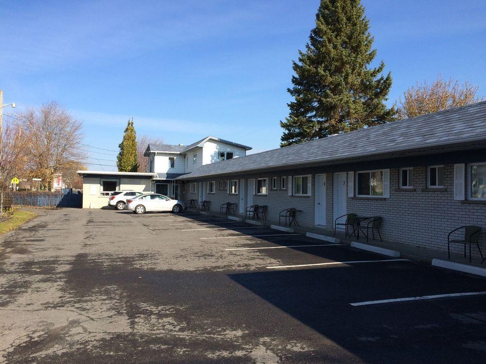 Motel Montgolfiere Jp Saint-Jean-sur-Richelieu Exterior foto